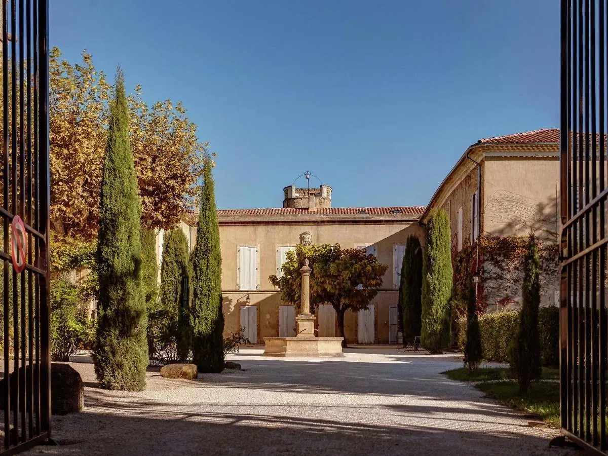 Holiday home Spacious Castle In Jonquieres With Swimming Pool